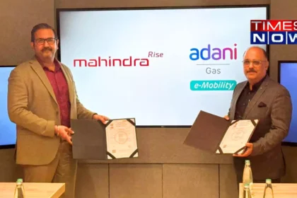 Mahindra's Rajiv Mehta and Adani Total Energies E-Mobility's Yash Batra at the MoU signing.